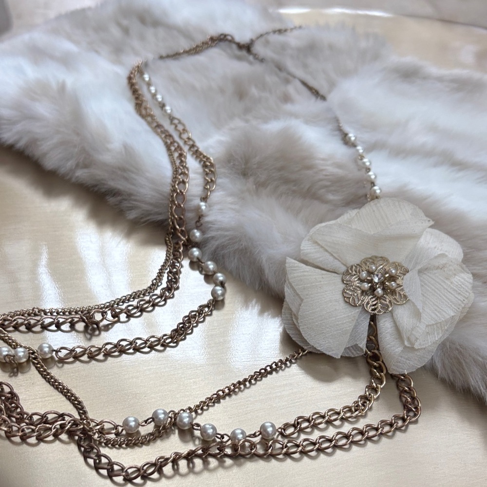Elegant Cream Flower Long Necklace with Pearls